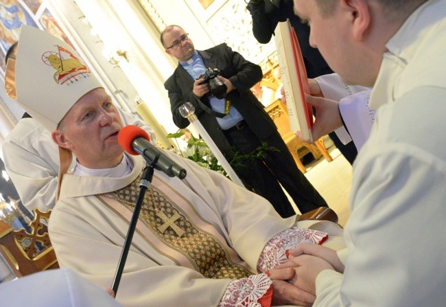 W czerwcu bp Piotr Turzyński udzielił święceń diakonatu