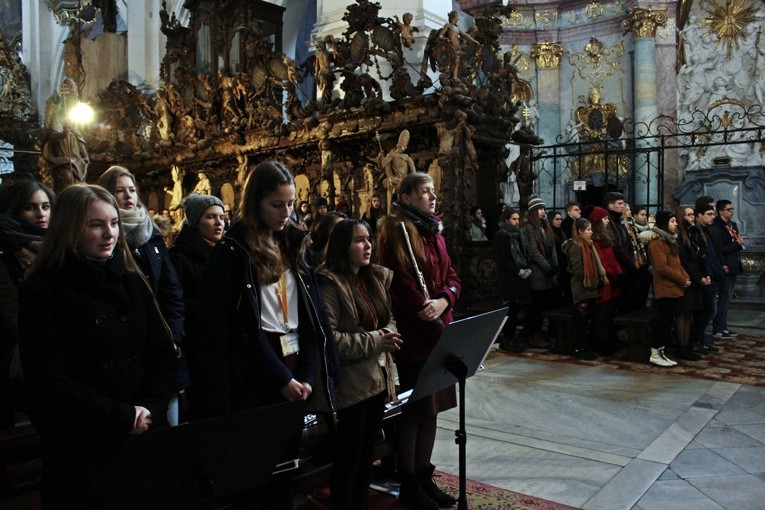 Rekolekcje sylwestrowe dla młodzieży w Henrykowie (dzień 3)