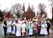 ▼	Dzięki animatorom chętnych do kolędowania nie brakuje.