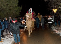 Mędrcy przybyli na wielbłądach.