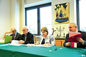 ▲	Prof. Wiśniewski, ks. prof. Szostek, prof. Lekka-Kowalik, prof. Rembierz.