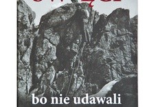 Na okładce – bł. Pier Giorgio Frassati pomaga wejść swoim towarzyszom na szczyt Rocca Sella w Alpach włoskich. To zdjęcie nie było dotąd publikowane.