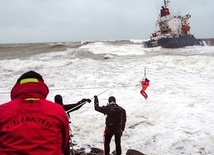 Akcja ratownicza przy statku towarowym osiadłym na mieliźnie na Morzu Czarnym. 
19.12.2018 Stambuł, Turcja