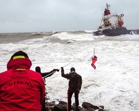 Akcja ratownicza przy statku towarowym osiadłym na mieliźnie na Morzu Czarnym. 
19.12.2018 Stambuł, Turcja