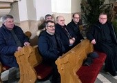 Póki co, modlitewną grupę tworzą mężczyźni, ale mogą dołączyć również kobiety