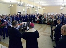 Po nabożeństwie i konferencji w kaplicy przyszedł czas na życzenia w seminaryjnym refektarzu