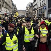 W Paryżu starcia "żółtych kamizelek" z siłami bezpieczeństwa