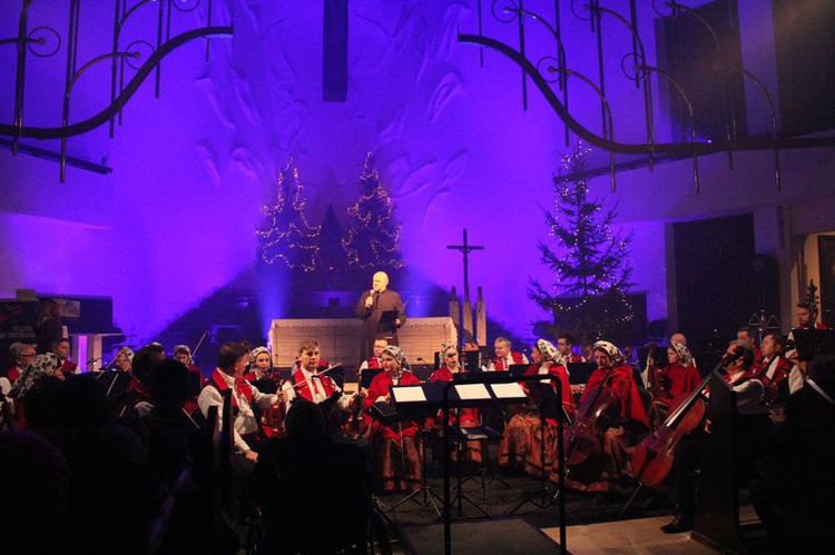 Charytatywny koncert "Mazowsza" w parafii Matki Bożej Królowej Polski w Lublinie