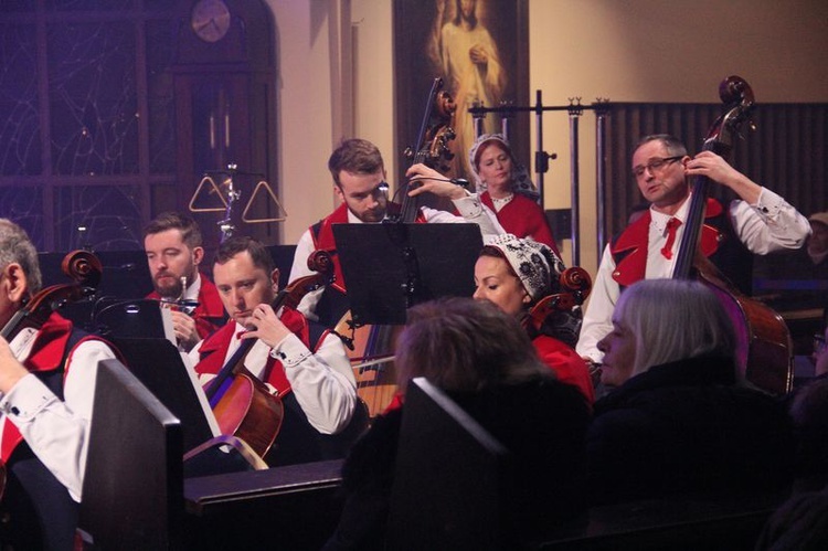 Charytatywny koncert "Mazowsza" w parafii Matki Bożej Królowej Polski w Lublinie