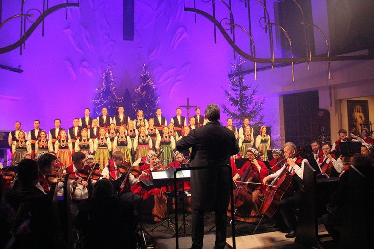 Charytatywny koncert "Mazowsza" w parafii Matki Bożej Królowej Polski w Lublinie