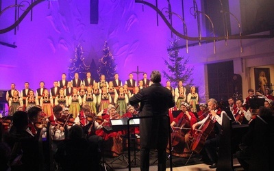 Koncert "Mazowsza" w parafii Matki Bożej Królowej Polski w Lublinie