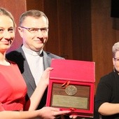 Dziennikarka Radia Plus Małgorzata Oroń zdobyła statuetkę w kategorii "Dziennikarz"