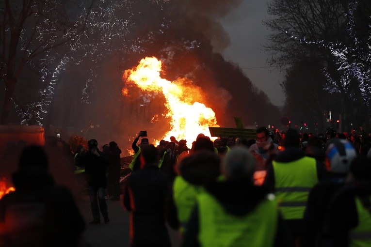 35 aresztowanych w Paryżu po proteście "żółtych kamizelek"