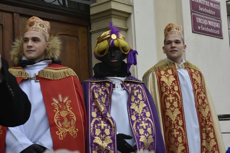 Świebodzice. Dzieci rozgrzały przybyłych kolędami