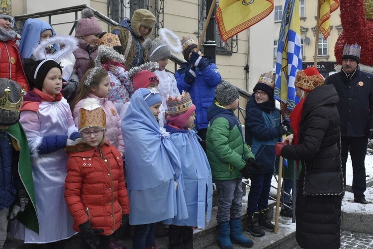 Świebodzice. Dzieci rozgrzały przybyłych kolędami