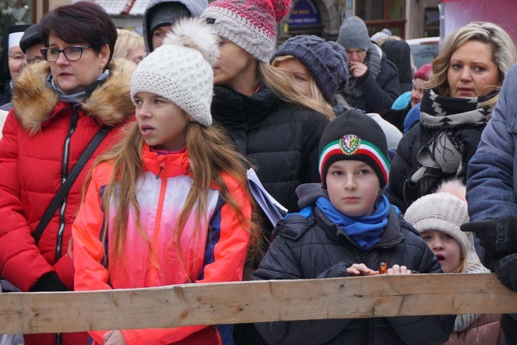 Kłodzko. Szli ze śpiewem na ustach