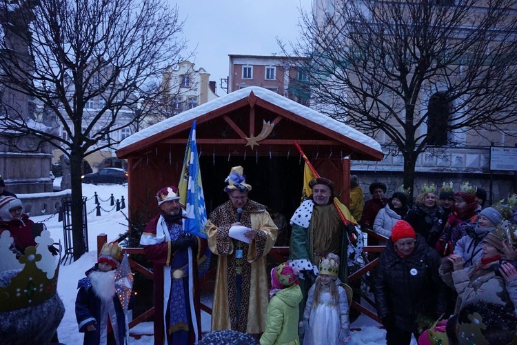 Lądek Zdrój. Obok Jezusa zasiadł burmistrz, radny i animator kultury