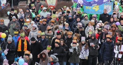 W rawskim orszaku wędrowała rzesza wiernych z wszystkich parafii