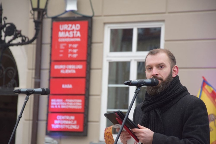 Dzierżoniów. Naprawdę przynieśli złoto, kadzidło i mirrę