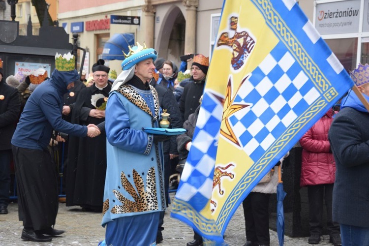 Dzierżoniów. Naprawdę przynieśli złoto, kadzidło i mirrę