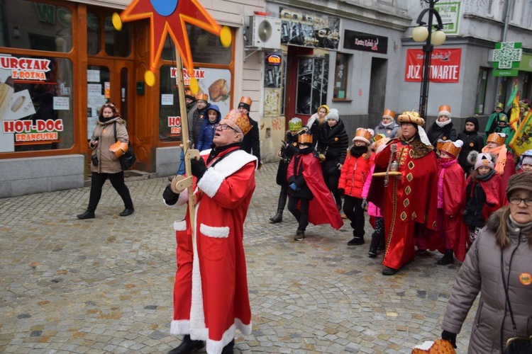 Dzierżoniów. Naprawdę przynieśli złoto, kadzidło i mirrę