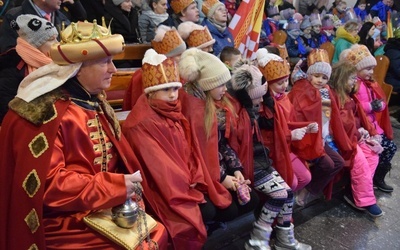 Dzierżoniów. Naprawdę przynieśli złoto, kadzidło i mirrę