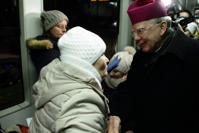 Kolędowanie z metropolitą w tramwaju MPK 2019