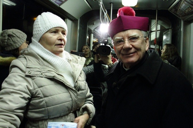 Kolędowanie z metropolitą w tramwaju MPK 2019