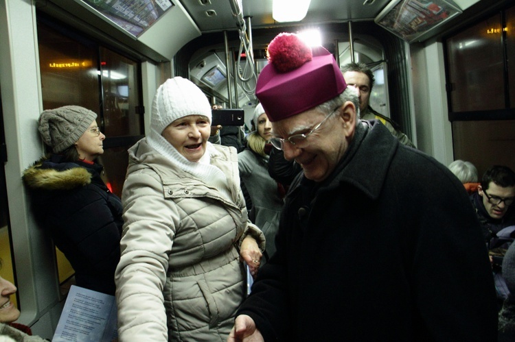 Kolędowanie z metropolitą w tramwaju MPK 2019