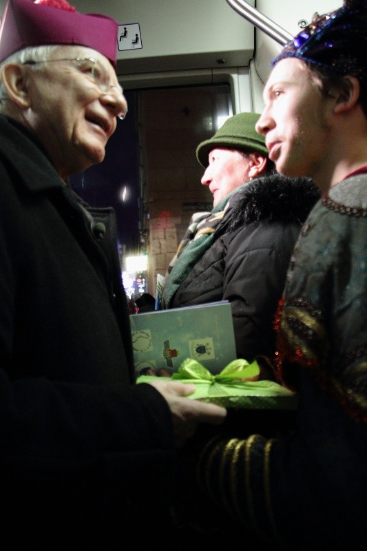 Kolędowanie z metropolitą w tramwaju MPK 2019