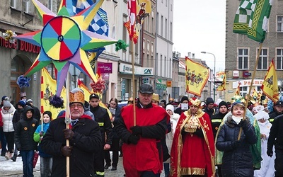 ▲	Mieszkańcy Ząbkowic Śląskich kolejny rok z rzędu tłumnie przeszli w barwnym korowodzie.