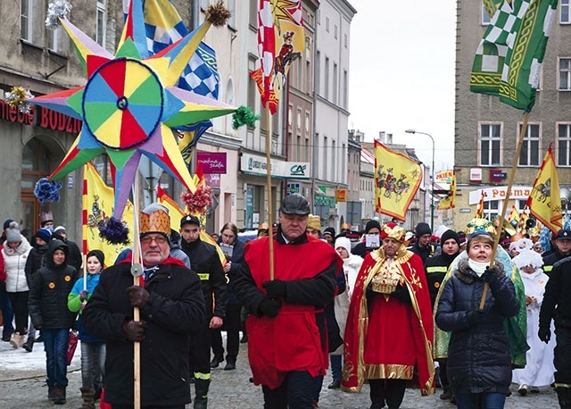 ▲	Mieszkańcy Ząbkowic Śląskich kolejny rok z rzędu tłumnie przeszli w barwnym korowodzie.