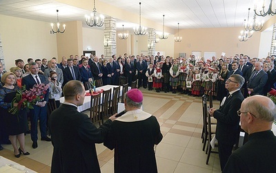 Druga część wydarzenia odbyła się w seminaryjnym refektarzu. Tutaj składano sobie życzenia.