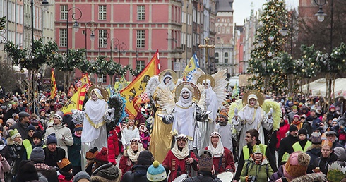 ▲	Gdański OTK był radosnym, kolorowym marszem ku czci Jezusa. Uczestnicy przeszli historycznym  Głównym Miastem.