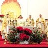 ▲	Eucharystia zgromadziła licznych wiernych.