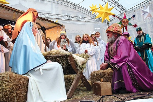 W Zielonej Górze odgrywano sceny biblijne, górale bukowińscy śpiewali kolędy, a wielbłądy wiozły Mędrców pod ratusz.