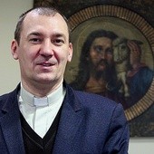 – Plusem szkół katolickich są także mało liczne klasy. Dzięki temu nauczyciel ma więcej czasu i możliwości, by dotrzeć do każdego ucznia – tłumaczy ks. Krzysztof Hołowczak, który stoi na czele centrum.