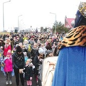 ▲	Baltazar w Lubinie wiódł z sobą do stajenki naprawdę pokaźny dwór.