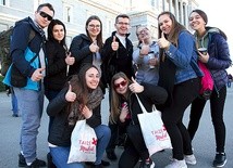 Brzeska grupka ze swoim opiekunem ks. Marcinem Wachowiakiem (po lewej).