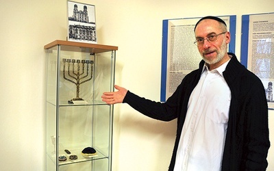 ◄	 Izba przybliża żydowską tradycję i historię raciborskich Żydów  – zaprasza Robert Urbanowski.