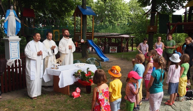 Brat Piotr Hejno (w środku) pochodził z Lublina