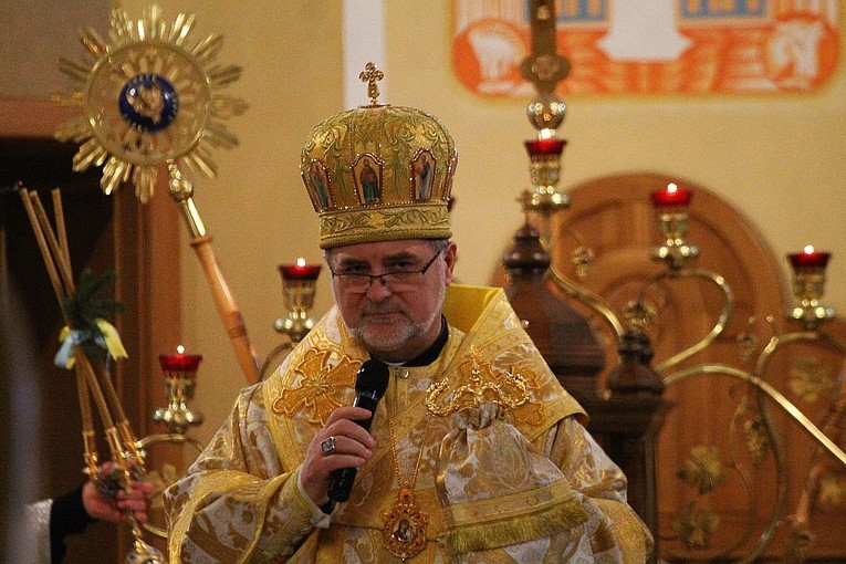 Biskup świątecznie