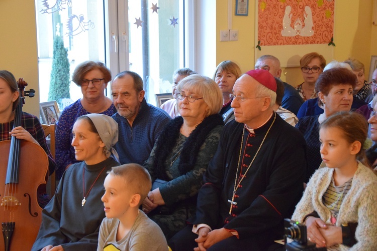 Kolędowanie z babcią i dziadkiem w sochaczewskim przedszkolu