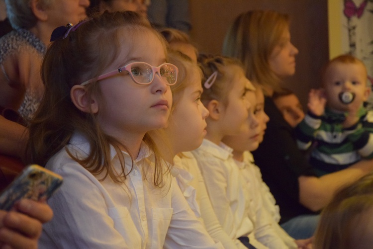 Kolędowanie z babcią i dziadkiem w sochaczewskim przedszkolu