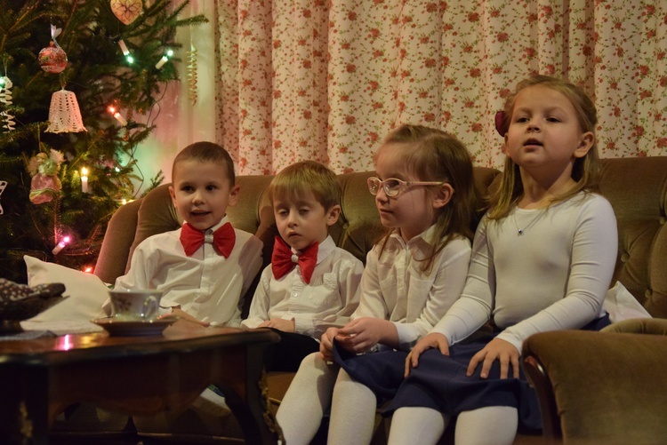 Kolędowanie z babcią i dziadkiem w sochaczewskim przedszkolu