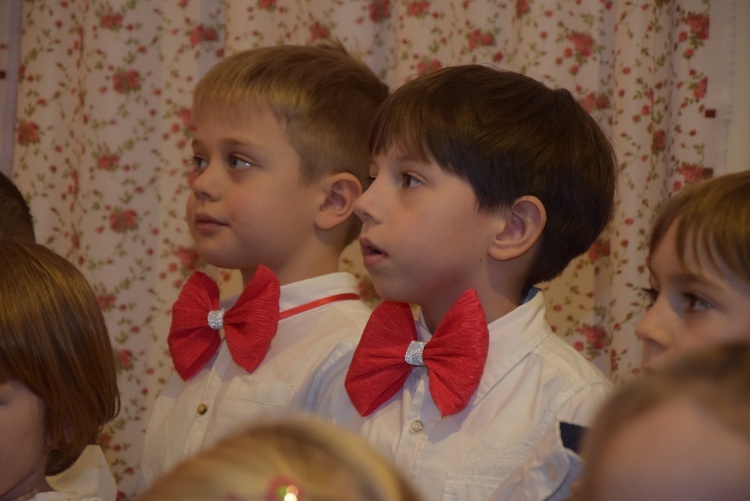 Kolędowanie z babcią i dziadkiem w sochaczewskim przedszkolu