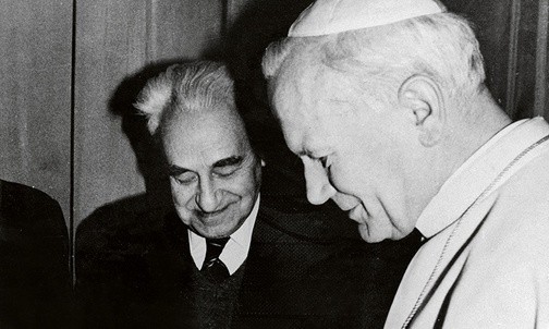 Jerzy Turowicz i Jan Paweł II.  Zdjęcie zrobione w Watykanie  w maju 1985 roku.