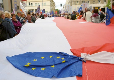 Protesty przeciwko poszczególnym działaniom UE nie oznaczają, że większość Polaków to eurosceptycy.