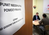 Nowe prawo proponuje darmowe poradnictwo obywatelskie – czyli przeprowadzenie przez gąszcz różnorakich instytucji – oraz darmową mediację – czyli pomoc w dogadaniu się bez brnięcia w procesy sądowe.