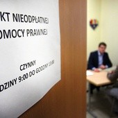 Nowe prawo proponuje darmowe poradnictwo obywatelskie – czyli przeprowadzenie przez gąszcz różnorakich instytucji – oraz darmową mediację – czyli pomoc w dogadaniu się bez brnięcia w procesy sądowe.